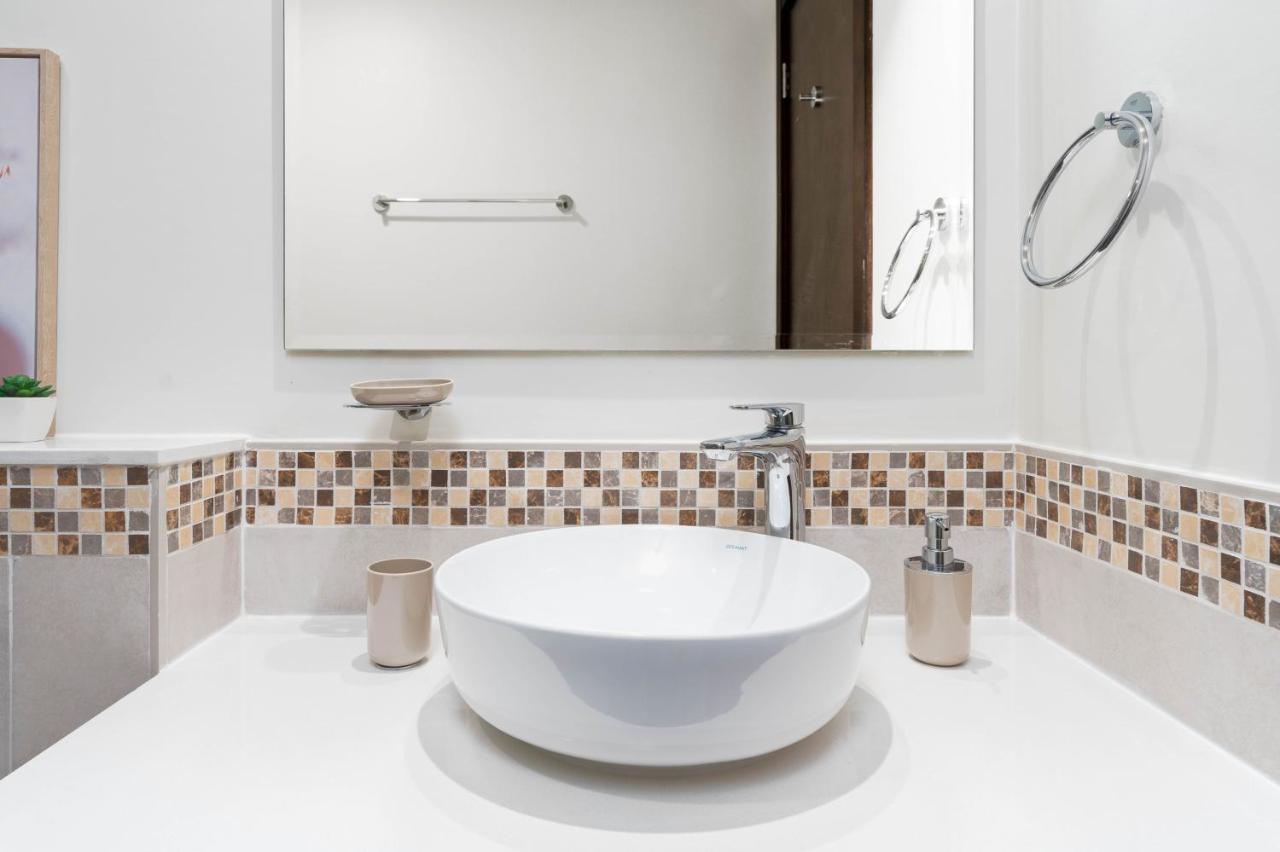 Delightful 2Br Apartment At Reva Residences Dubai Ngoại thất bức ảnh